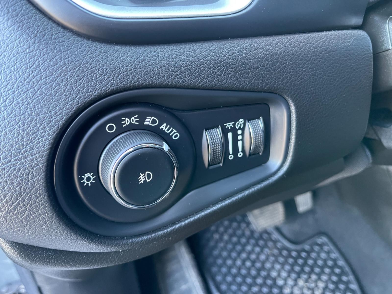 2020 Gray /Black Jeep Renegade Latitude 4WD (ZACNJBBB7LP) with an 2.4L I4 DOHC 16V engine, 9A transmission, located at 11115 Chardon Rd. , Chardon, OH, 44024, (440) 214-9705, 41.580246, -81.241943 - This 2020 Jeep Renegade Latitude with 4WD and a 2.4 Multiair Engine comes loaded with features aimed at enhancing comfort, convenience, and safety. Its 9-speed automatic transmission ensures smooth driving dynamics, while amenities like heated seats and a heated steering wheel add a touch of luxury - Photo #22